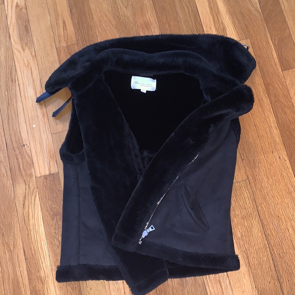 Vest - Picture 4 of 4